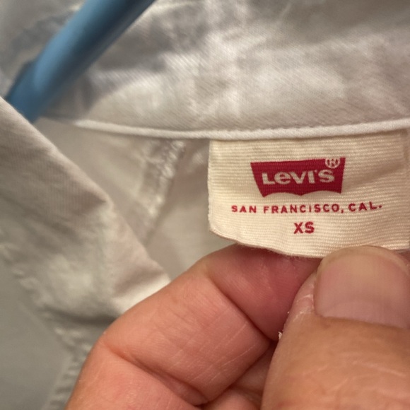 Levi’s white long sleeve button up shirt! - Picture 5 of 7